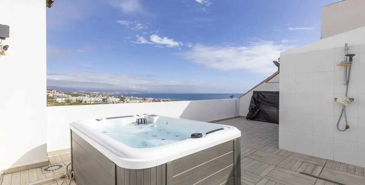 Продажа дома на две семьи в Manilva 1