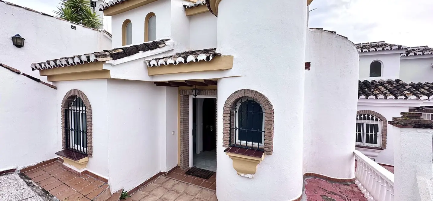Sale of townhouse in Calahonda 0