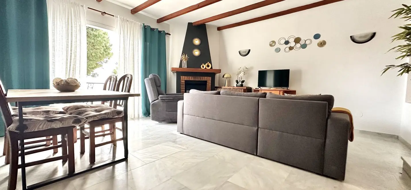 Sale of townhouse in Calahonda 4
