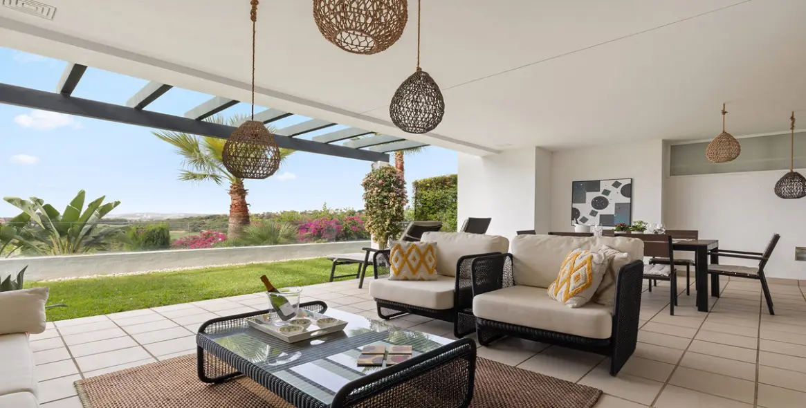 Sale of ground floor apartment in Casares 1