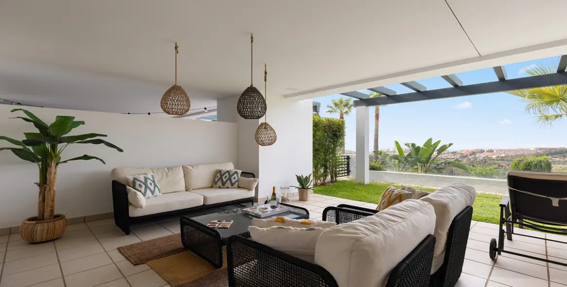 Sale of ground floor apartment in Casares 2