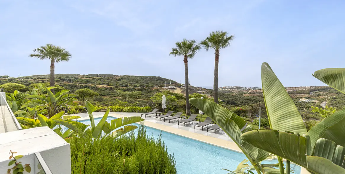 Sale of ground floor apartment in Casares 6