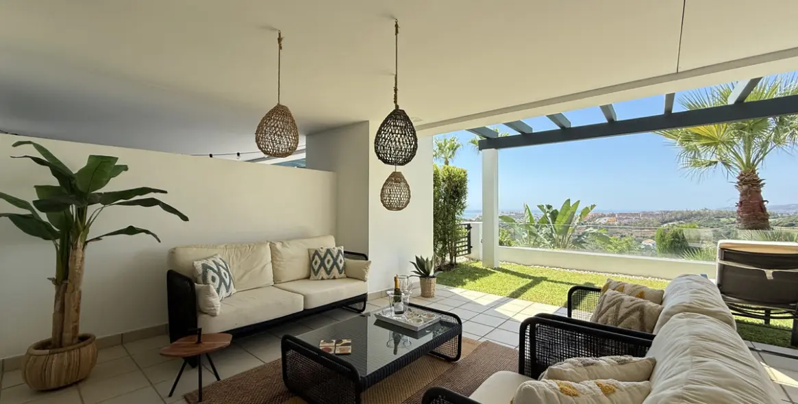 Sale of ground floor apartment in Casares 10