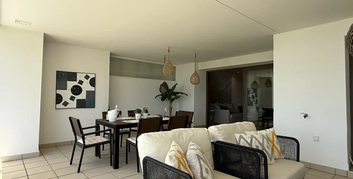 Sale of ground floor apartment in Casares 11