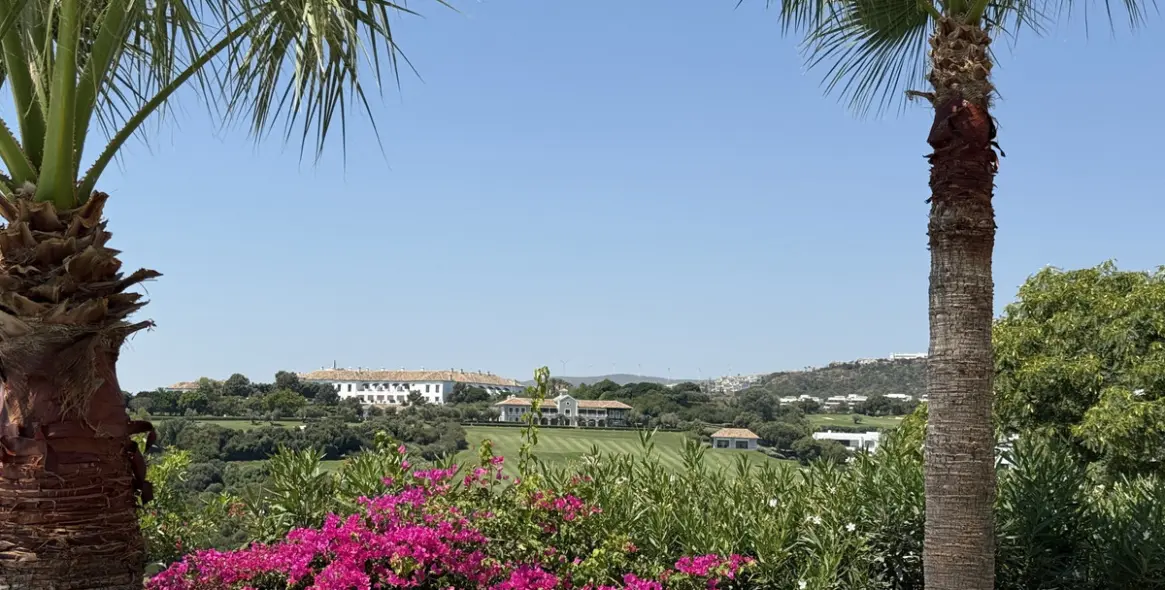 Sale of ground floor apartment in Casares 12