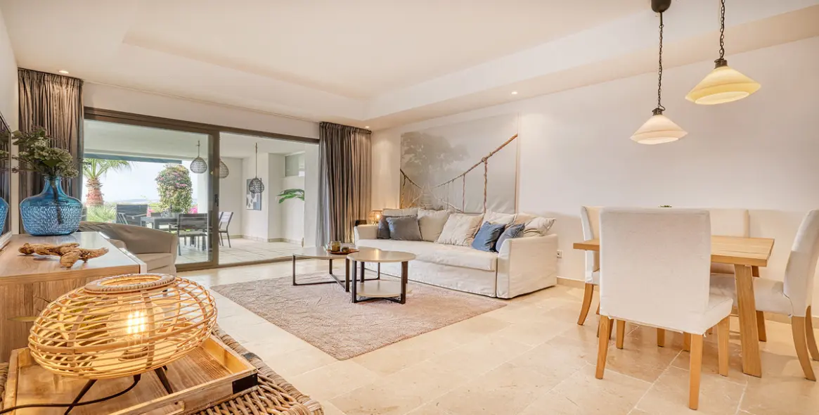 Sale of ground floor apartment in Casares 13