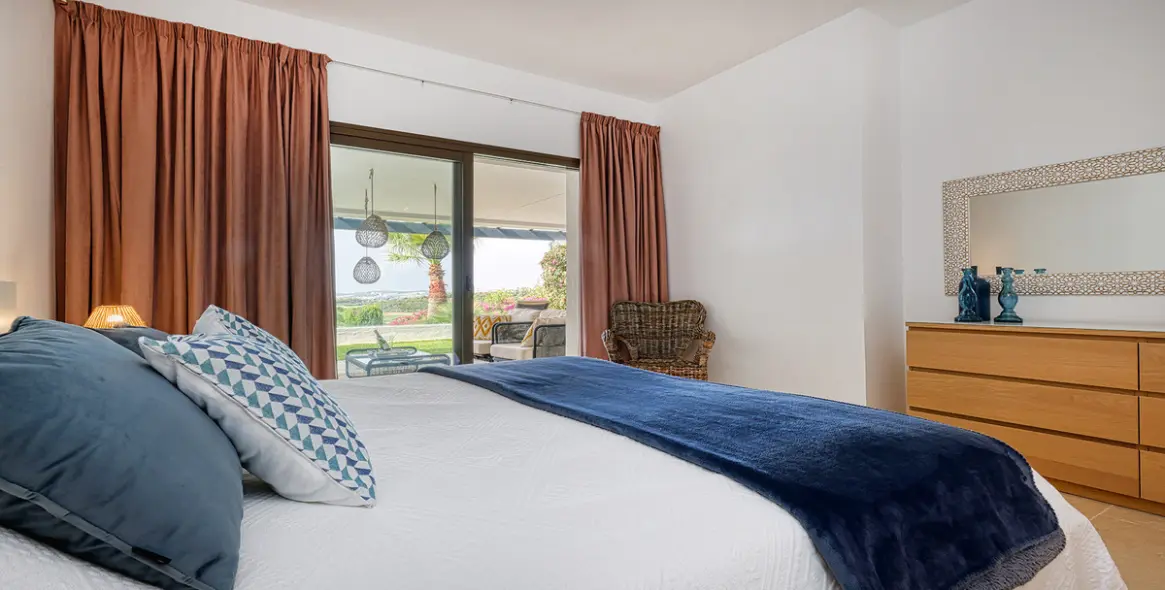 Sale of ground floor apartment in Casares 14