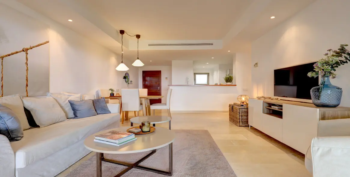 Sale of ground floor apartment in Casares 16