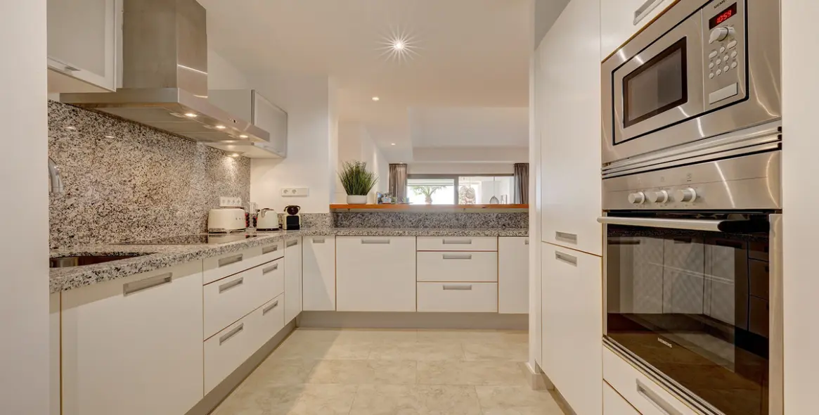 Sale of ground floor apartment in Casares 20