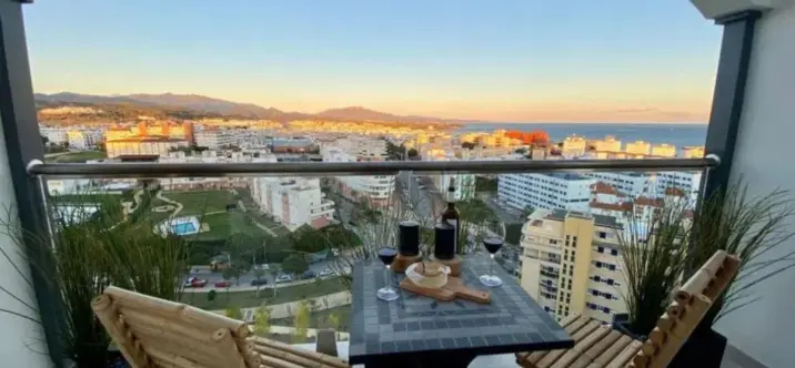 Продажа двухуровневого пентхауса в Estepona 0