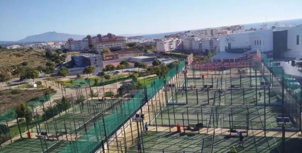 Sale of penthouse duplex in Estepona 24