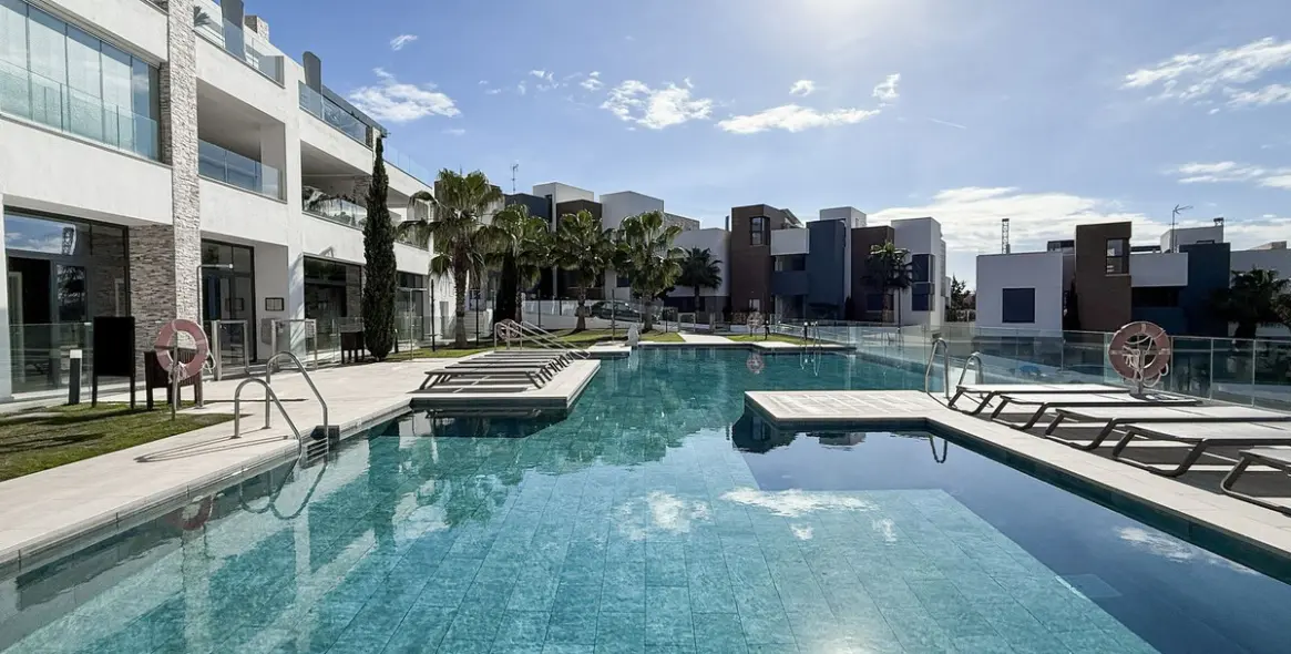 Sale of ground floor apartment in Artola 1