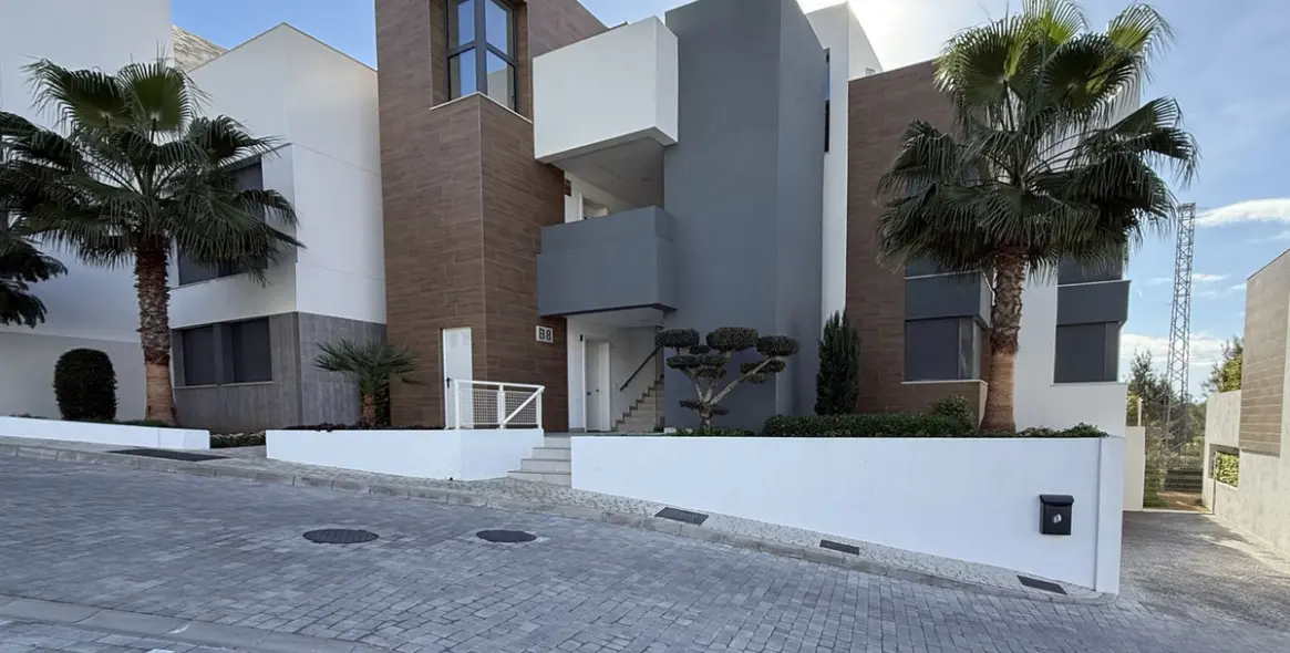 Продажа апартаментов на первом этаже в Artola 48