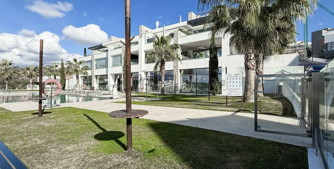 Продажа апартаментов на первом этаже в Artola 50