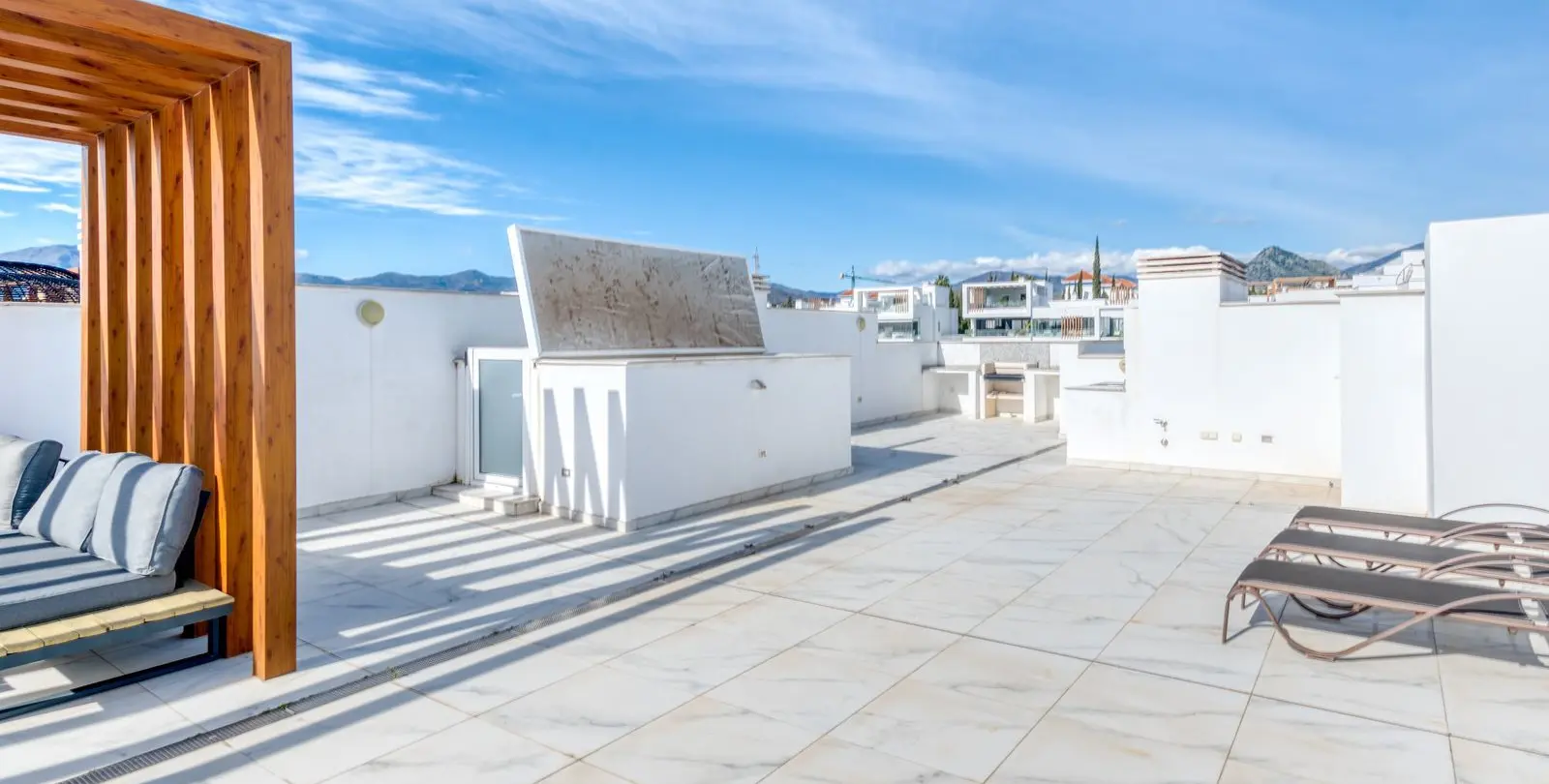 Продажа пентхауса в Estepona 1