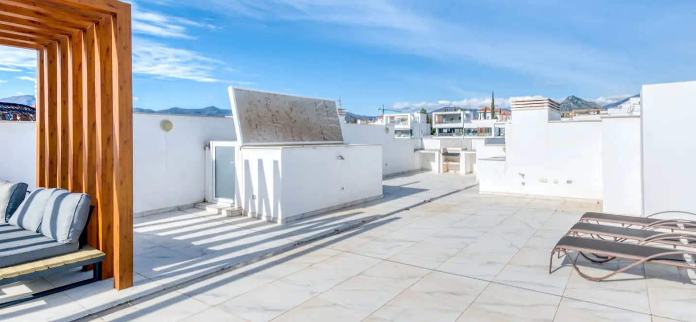 Продажа пентхауса в Estepona 0