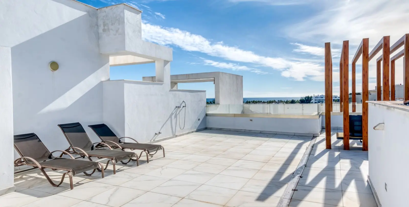 Sale of penthouse in Estepona 3