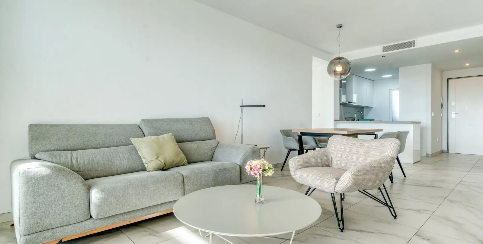 Sale of penthouse in Estepona 10