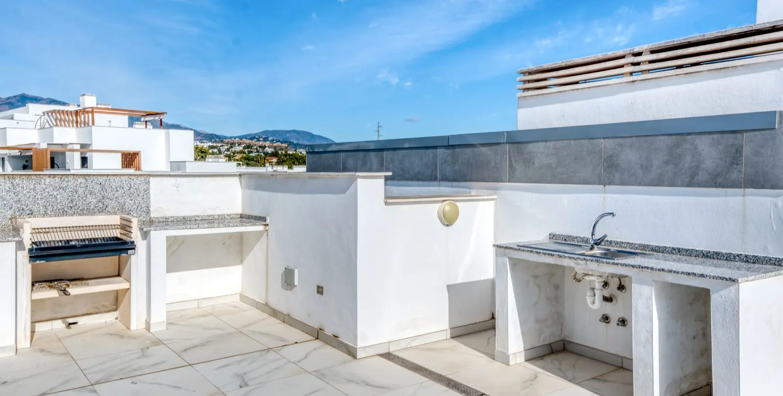 Sale of penthouse in Estepona 20
