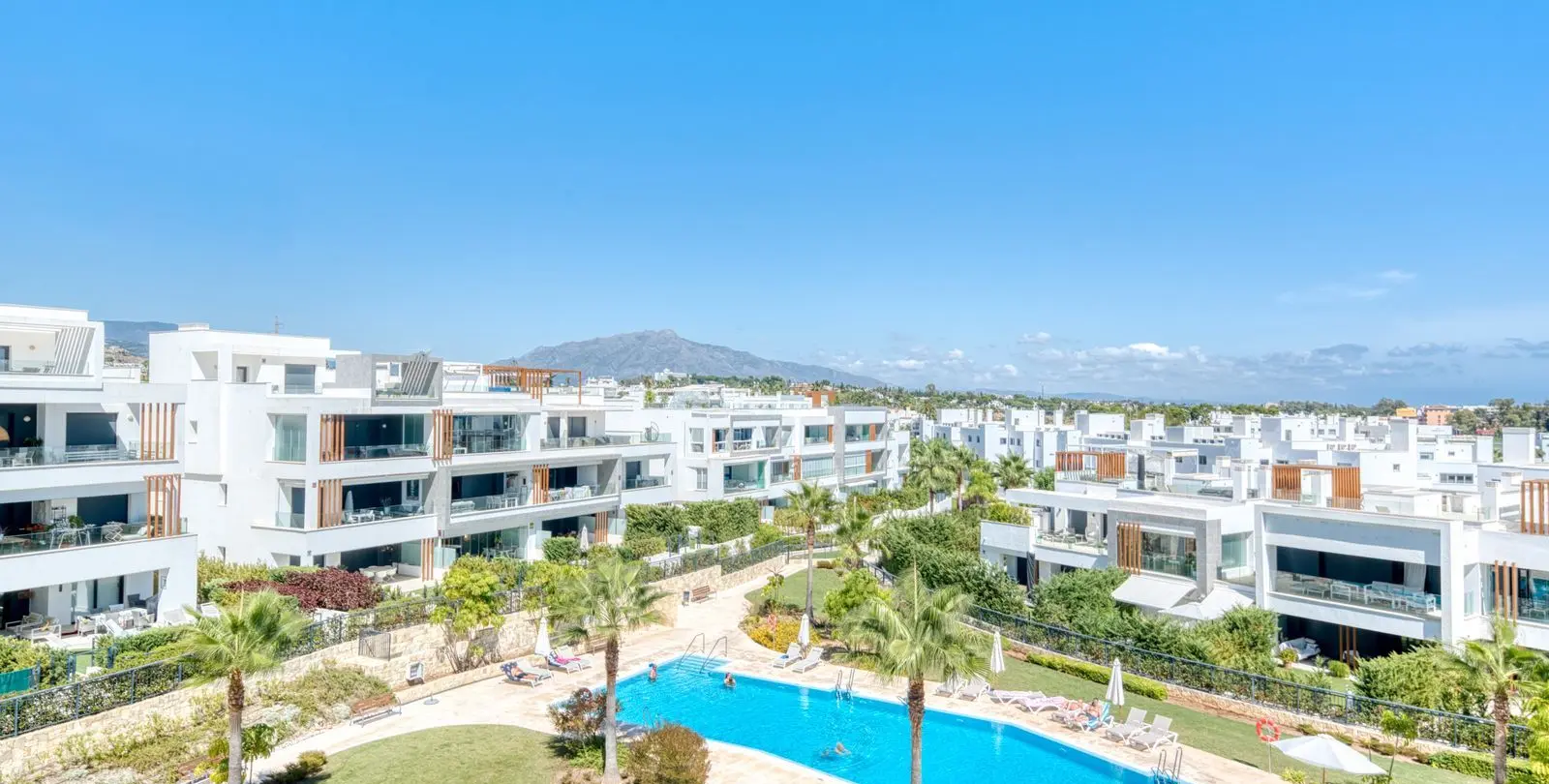 Sale of penthouse in Estepona 23