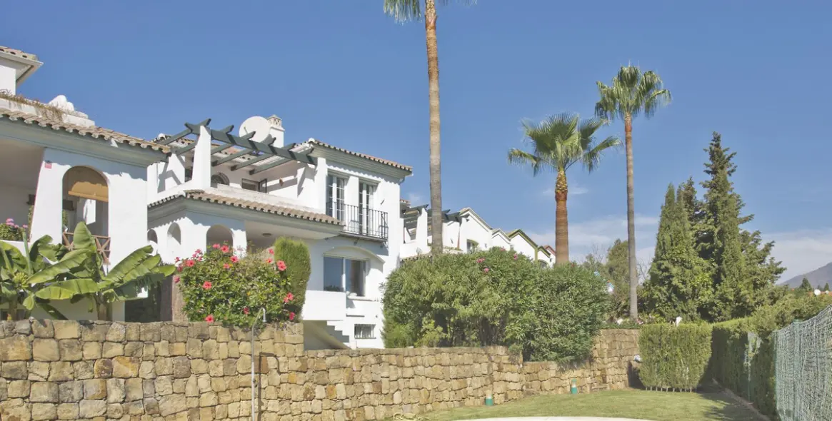 Продажа дома на две семьи в Guadalmina Baja 1