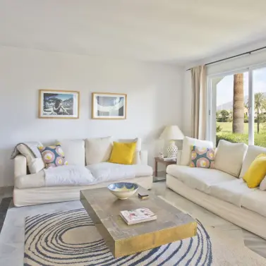 Продажа дома на две семьи в Guadalmina Baja