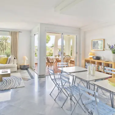 Продажа дома на две семьи в Guadalmina Baja