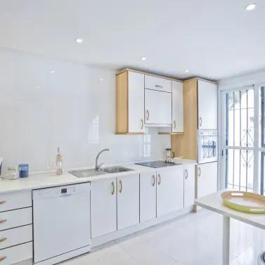 Продажа дома на две семьи в Guadalmina Baja