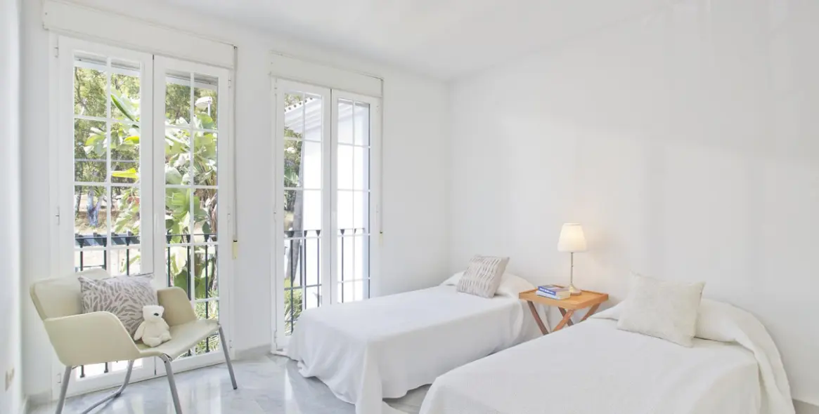 Продажа дома на две семьи в Guadalmina Baja 11