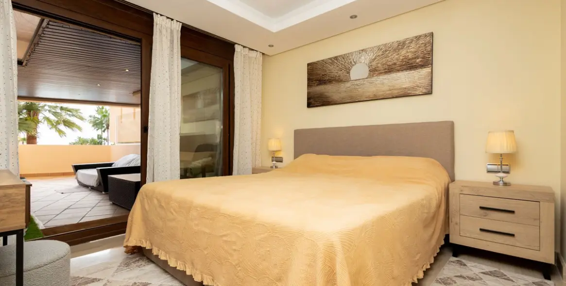 Sale of ground floor apartment in New Golden Mile 16