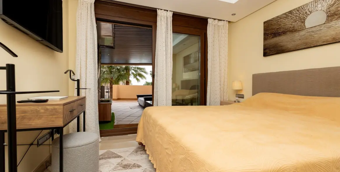 Sale of ground floor apartment in New Golden Mile 17