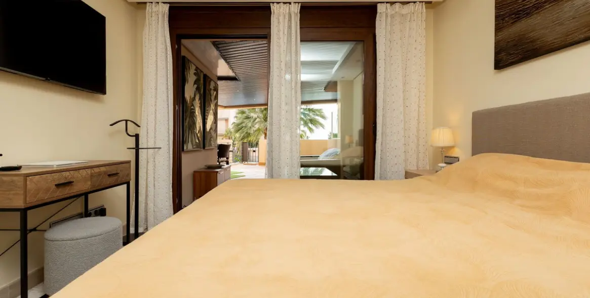 Sale of ground floor apartment in New Golden Mile 18