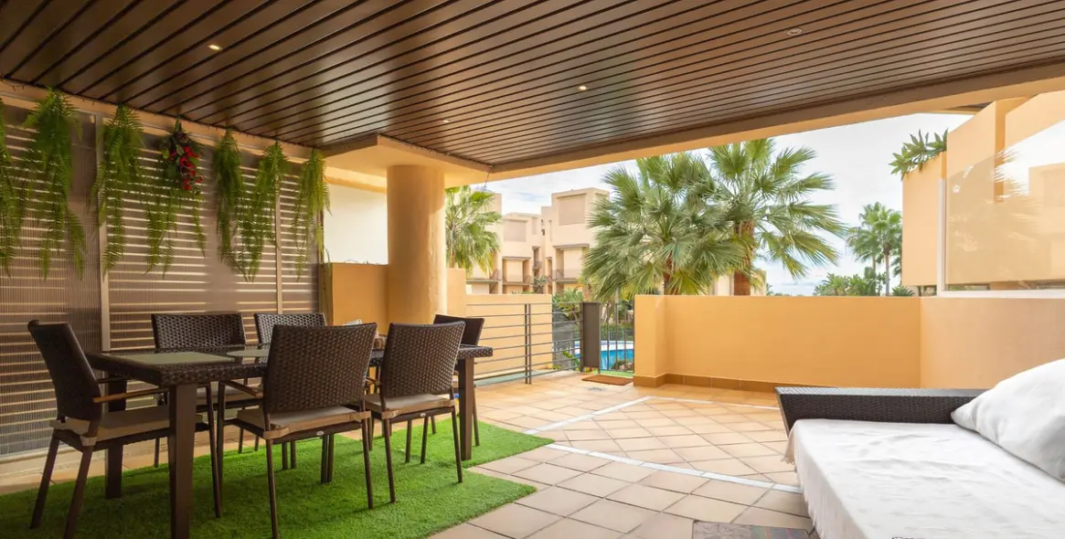 Продажа апартаментов на первом этаже в New Golden Mile 24