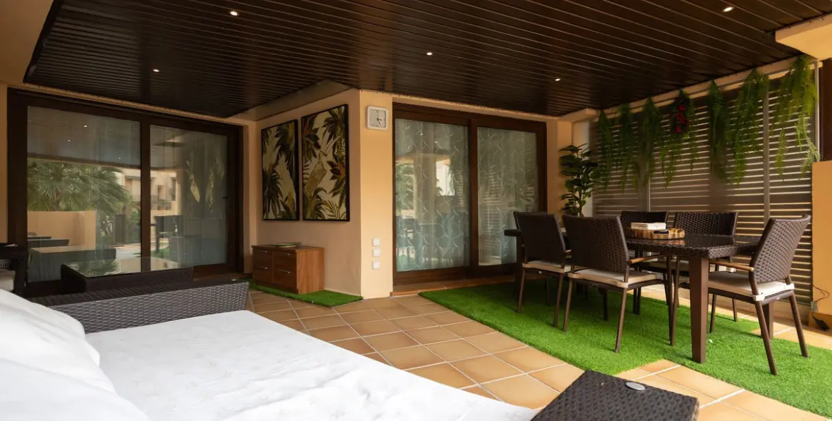 Продажа апартаментов на первом этаже в New Golden Mile 26