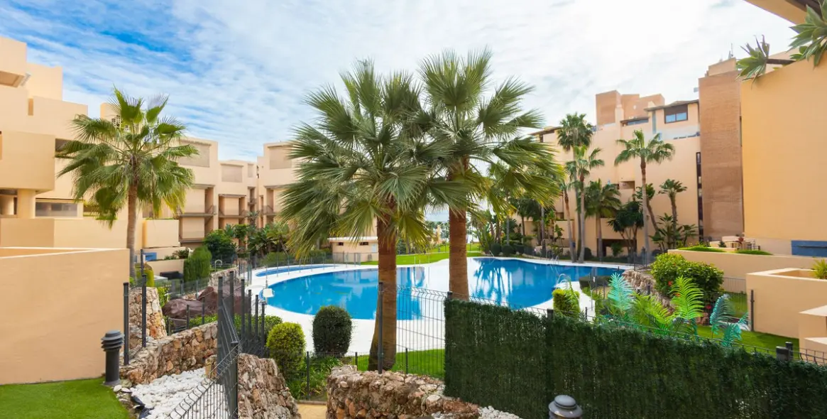 Продажа апартаментов на первом этаже в New Golden Mile 34