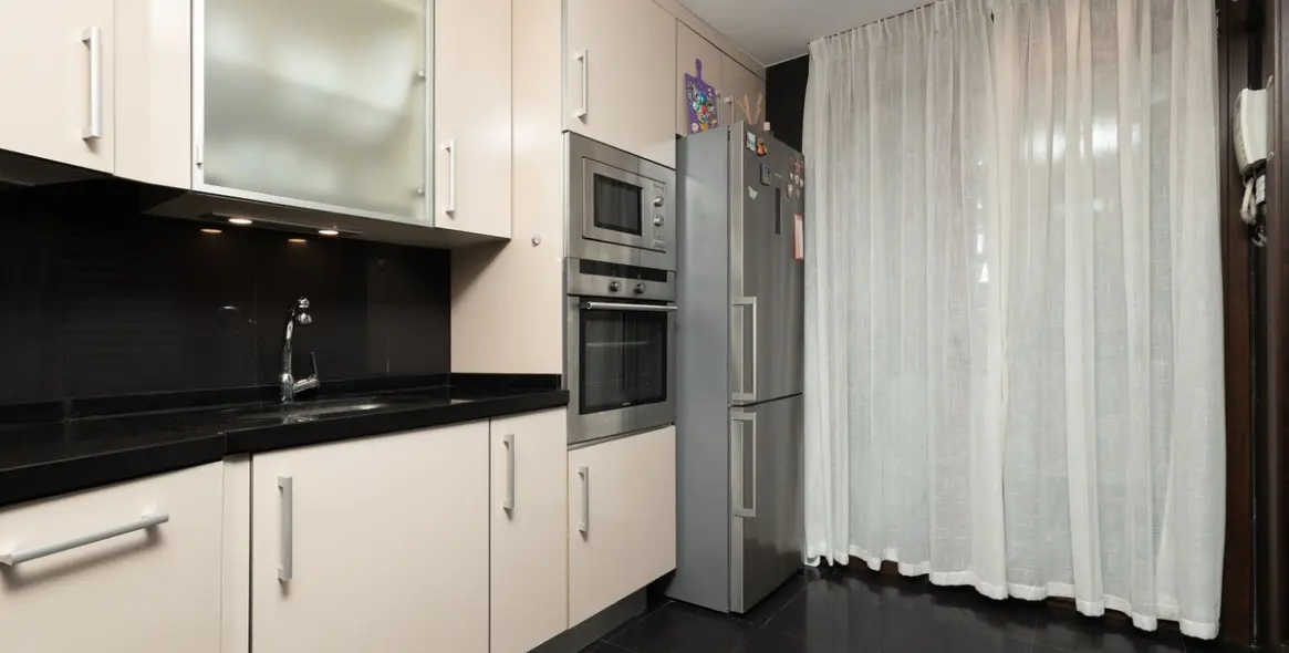 Продажа апартаментов на первом этаже в New Golden Mile 36