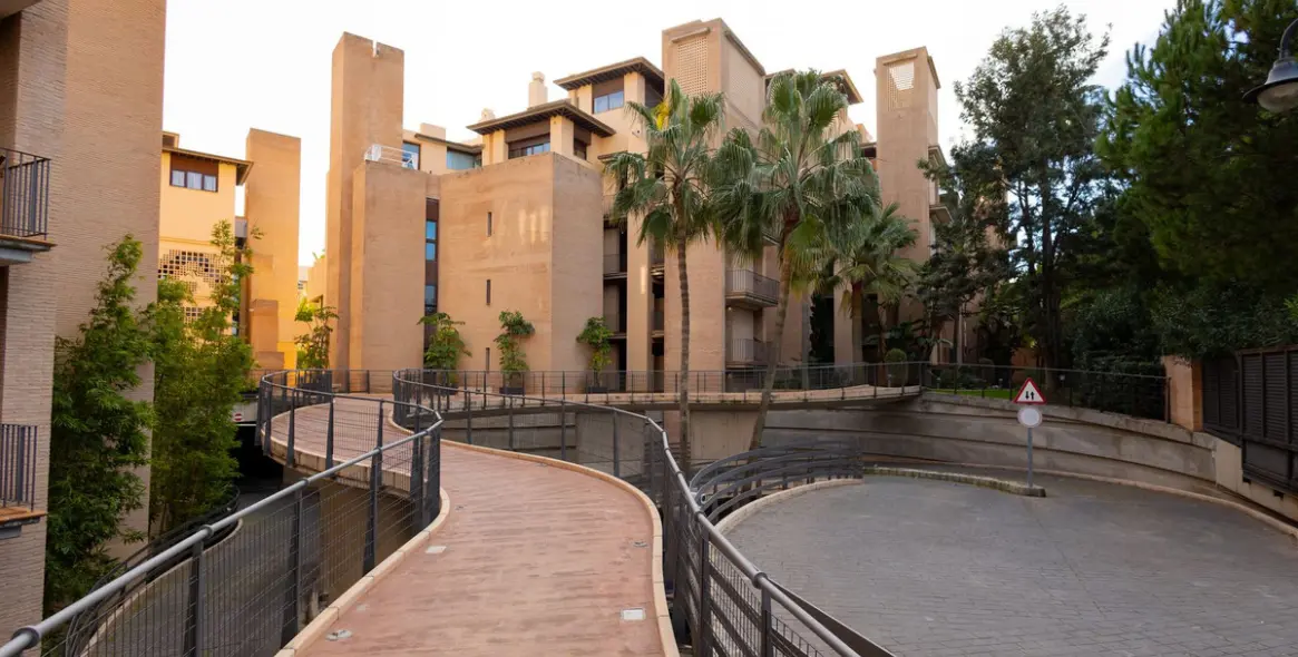 Продажа апартаментов на первом этаже в New Golden Mile 46