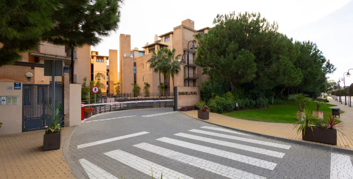 Продажа апартаментов на первом этаже в New Golden Mile 47