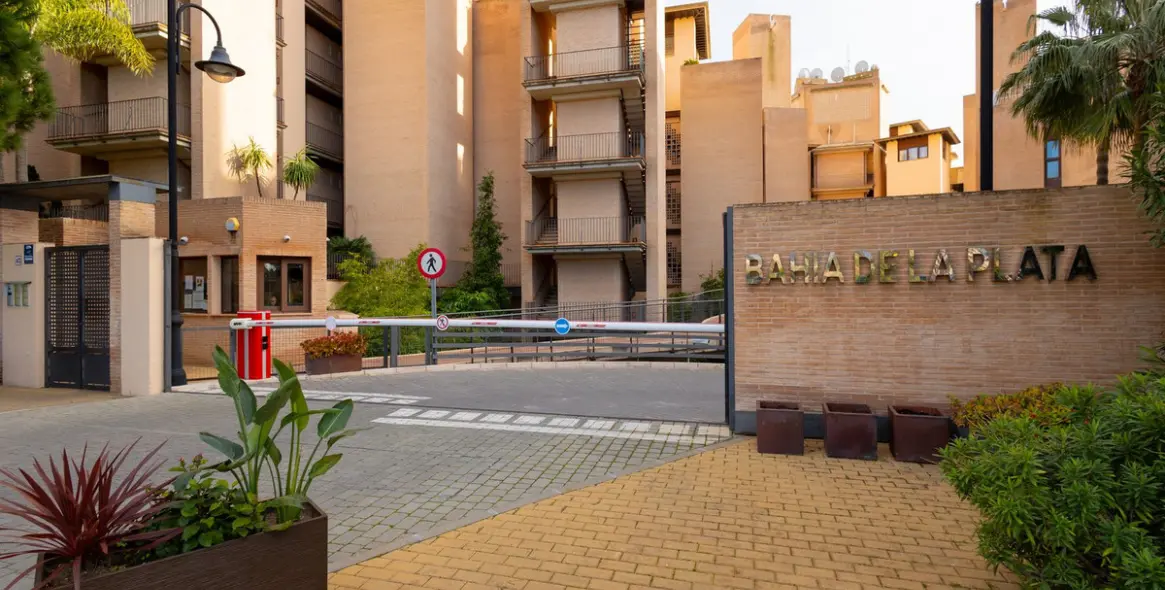 Продажа апартаментов на первом этаже в New Golden Mile 48