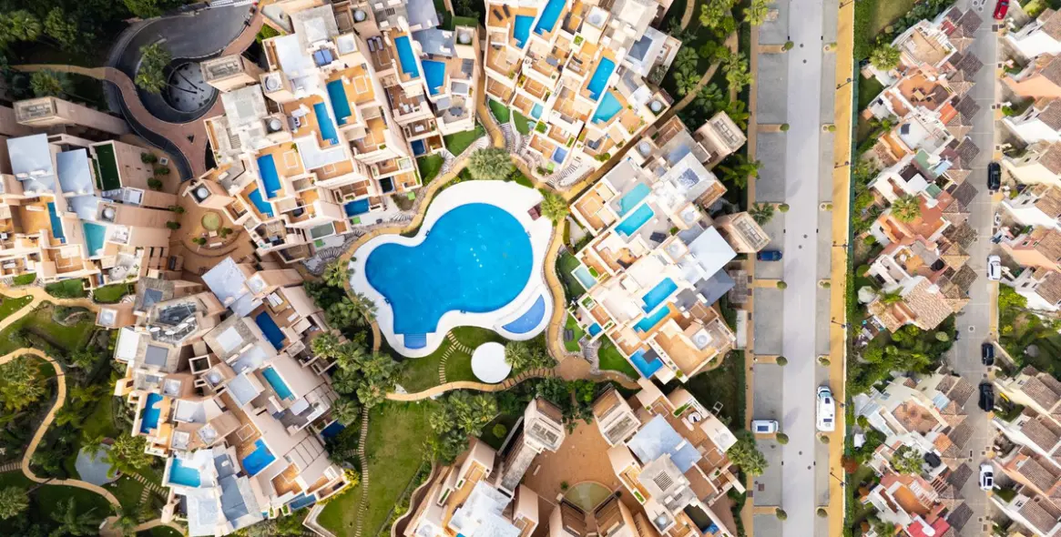 Продажа апартаментов на первом этаже в New Golden Mile 49