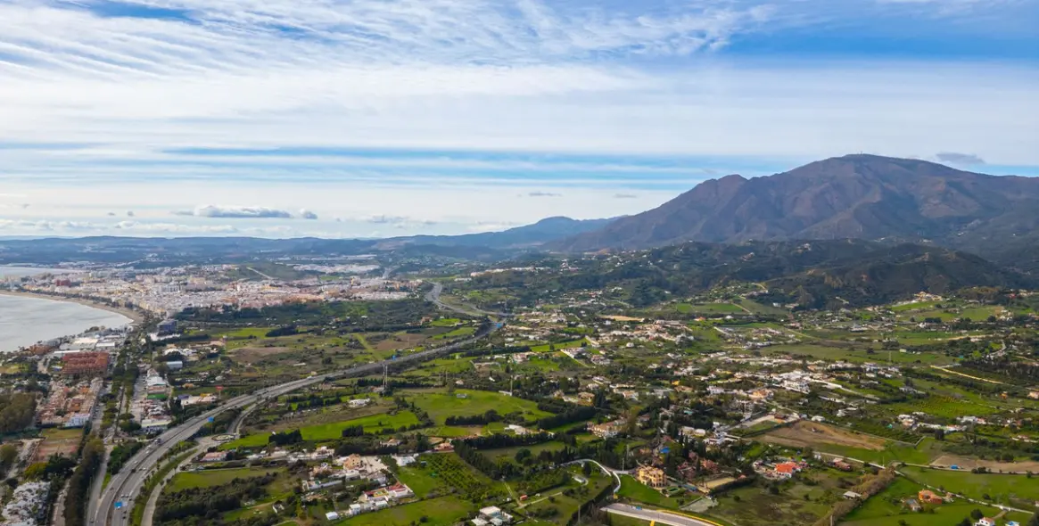 Продажа апартаментов на первом этаже в New Golden Mile 52