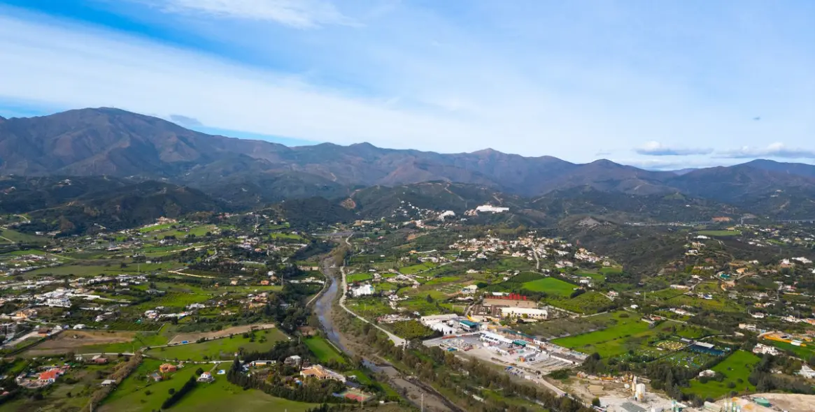 Продажа апартаментов на первом этаже в New Golden Mile 53