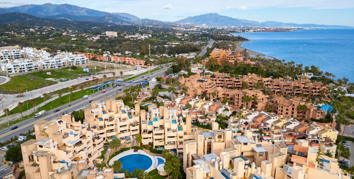 Продажа апартаментов на первом этаже в New Golden Mile 59