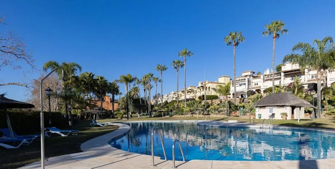 Sale of townhouse in Guadalmina Baja 1