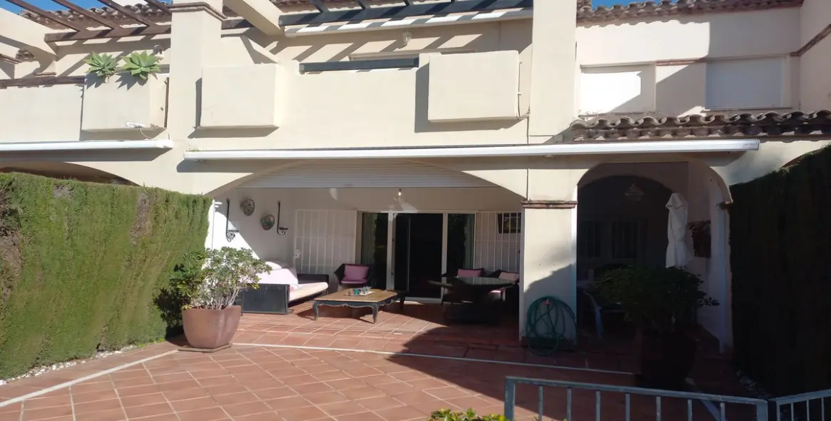 Sale of townhouse in Guadalmina Baja 2