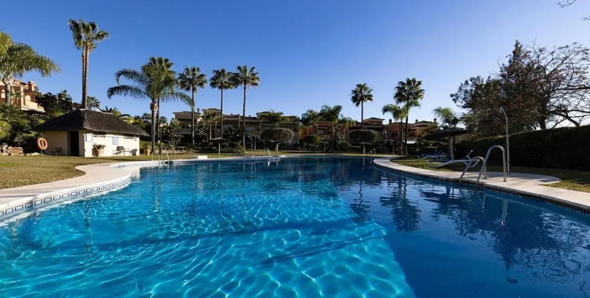 Sale of townhouse in Guadalmina Baja 21