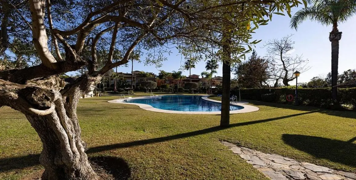 Sale of townhouse in Guadalmina Baja 23
