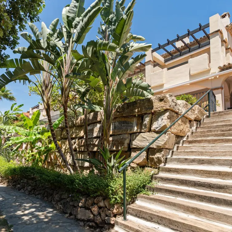 Sale of townhouse in Guadalmina Baja