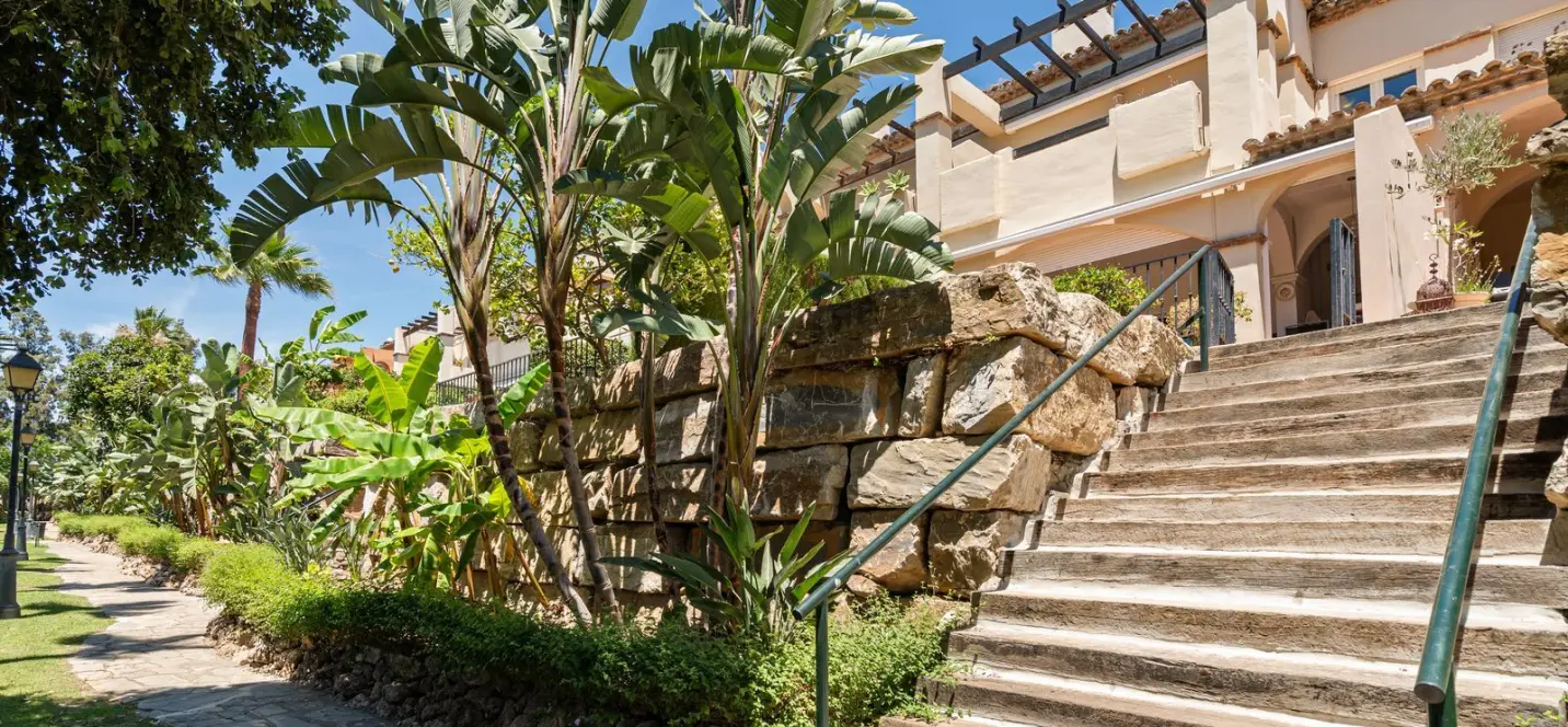 Sale of townhouse in Guadalmina Baja 1