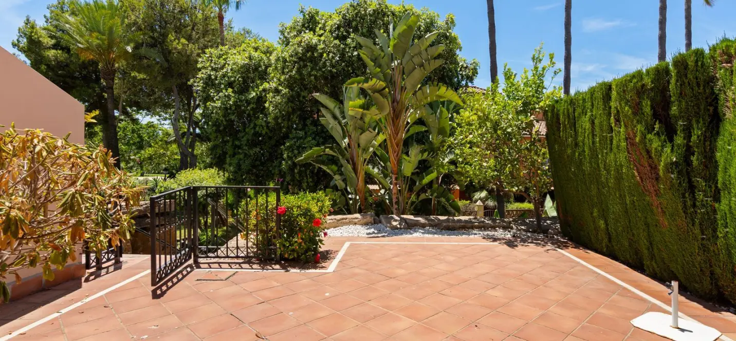 Sale of townhouse in Guadalmina Baja 2